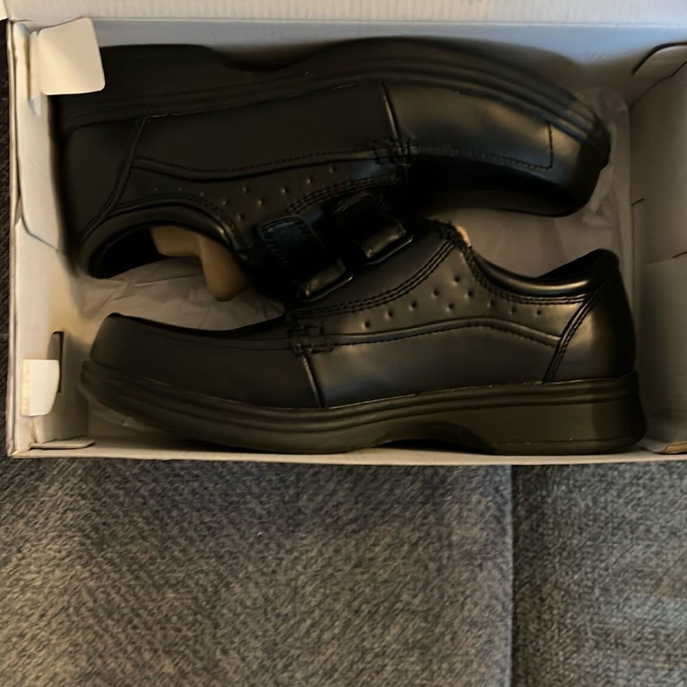 Men’s black casual shoes